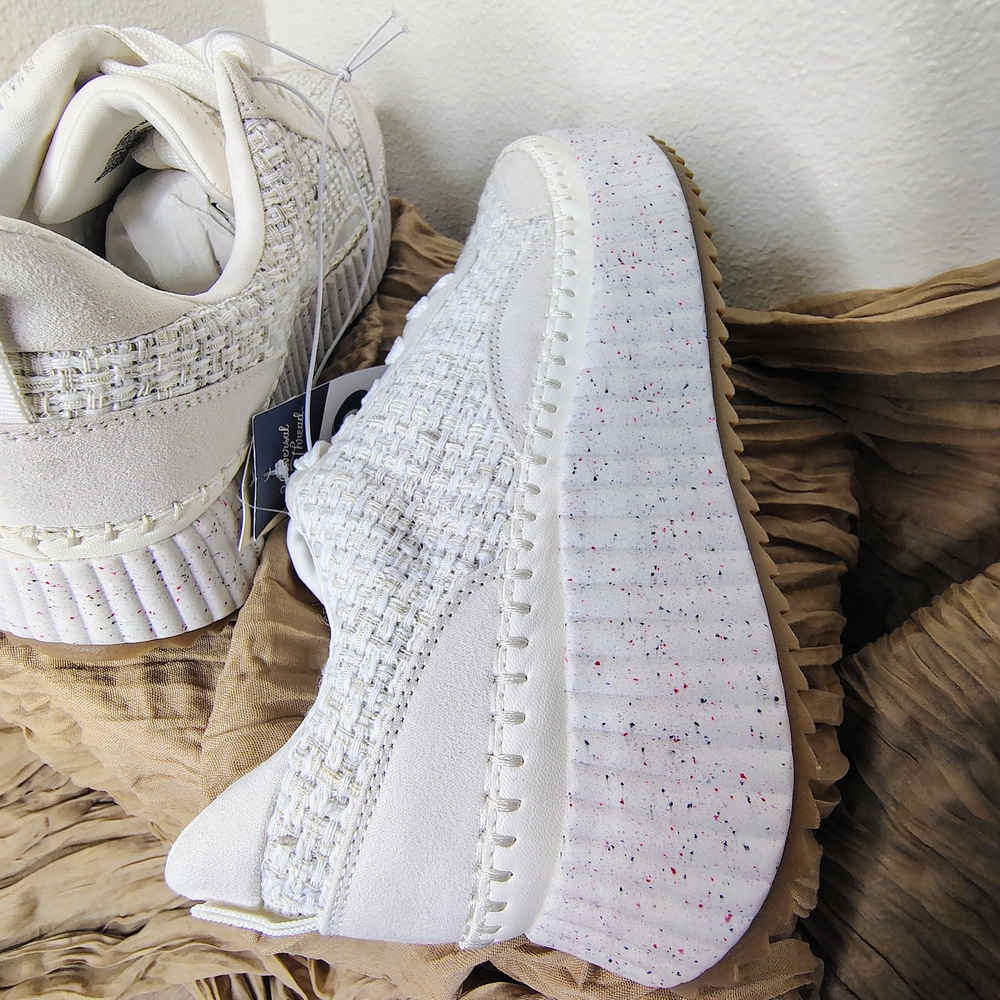 Universal Thread Women's Gray and White Memory Foam Sneakers Sz 9 - Picture 10 of 11